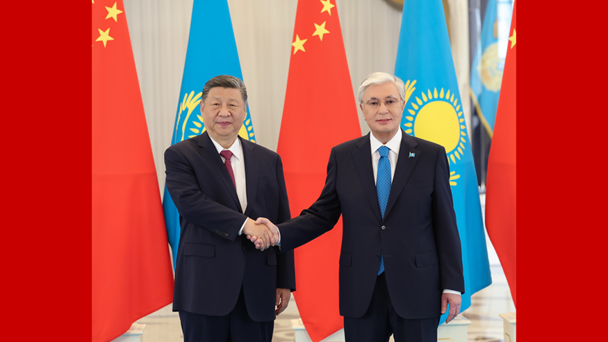Xi dice que China está dispuesta a trabajar con Kazajistán para contribuir más a paz y desarrollo regionales y mundiales