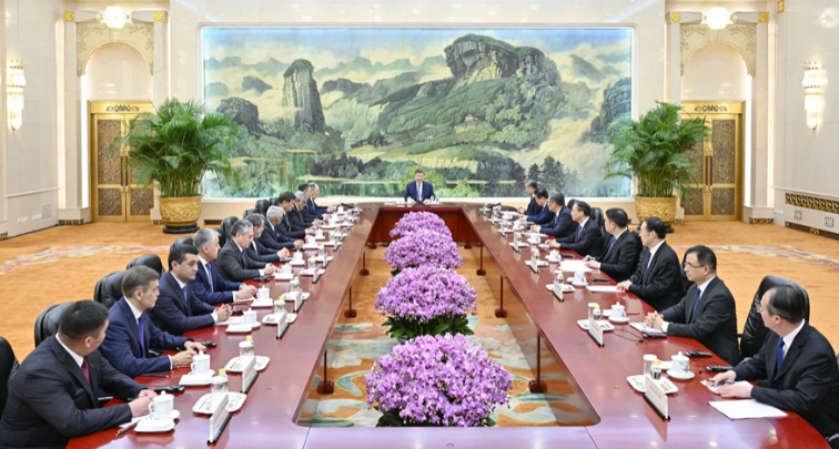 Xi se reúne con jefes de delegaciones asistentes a Reunión del Consejo de Ministros de Relaciones Exteriores de OCS